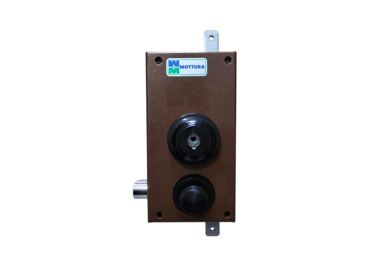 Serratura Sx da applicare triplica per portone in legno Mottura 30436. | Acquista su ferramentabeniamino.it
